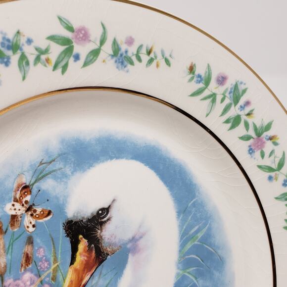 1975 Avon Gently Moments Goose + Gosling Gold-Trimmed Christmas Plate - Picture 6 of 10